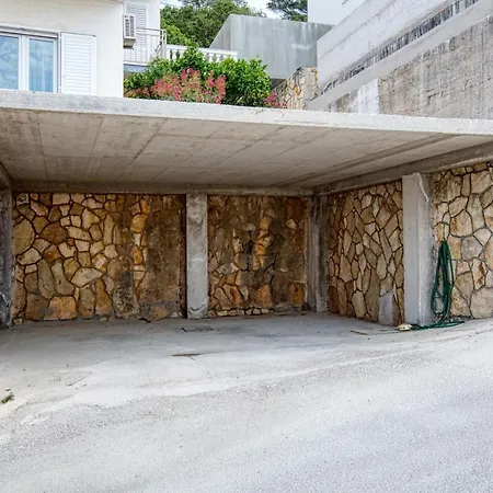 Apartment Apartments By The Sea Tisno, Murter - 5130 *