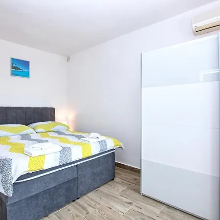 Apartments By The Sea Tisno, Murter - 5130 Apartment