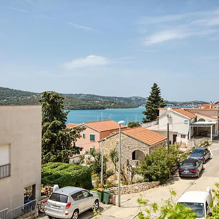 Apartment Apartments By The Sea Tisno, Murter - 5130 *