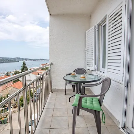Apartment Apartments By The Sea Tisno, Murter - 5130 *