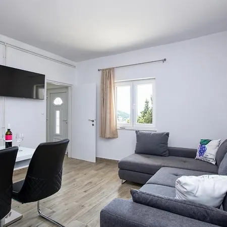 Apartment Apartments By The Sea Tisno, Murter - 5130 *