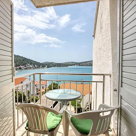 Apartment Apartments By The Sea Tisno, Murter - 5130