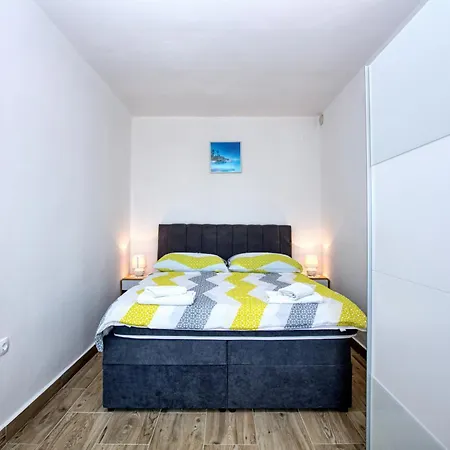 Apartments By The Sea Tisno, Murter - 5130 Apartment Tisno