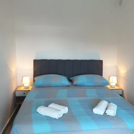 Apartman Apartments By The Sea Tisno, Murter - 5130 Tisno