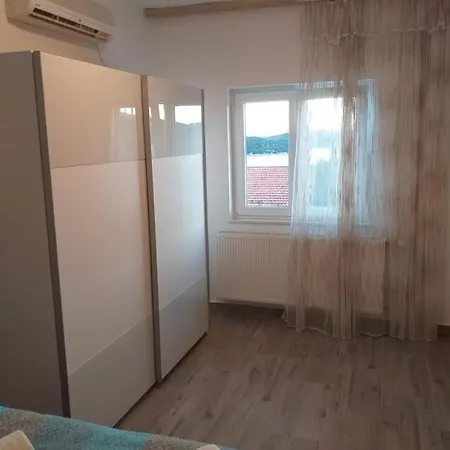 Apartments By The Sea Tisno, Murter - 5130 Apartman *